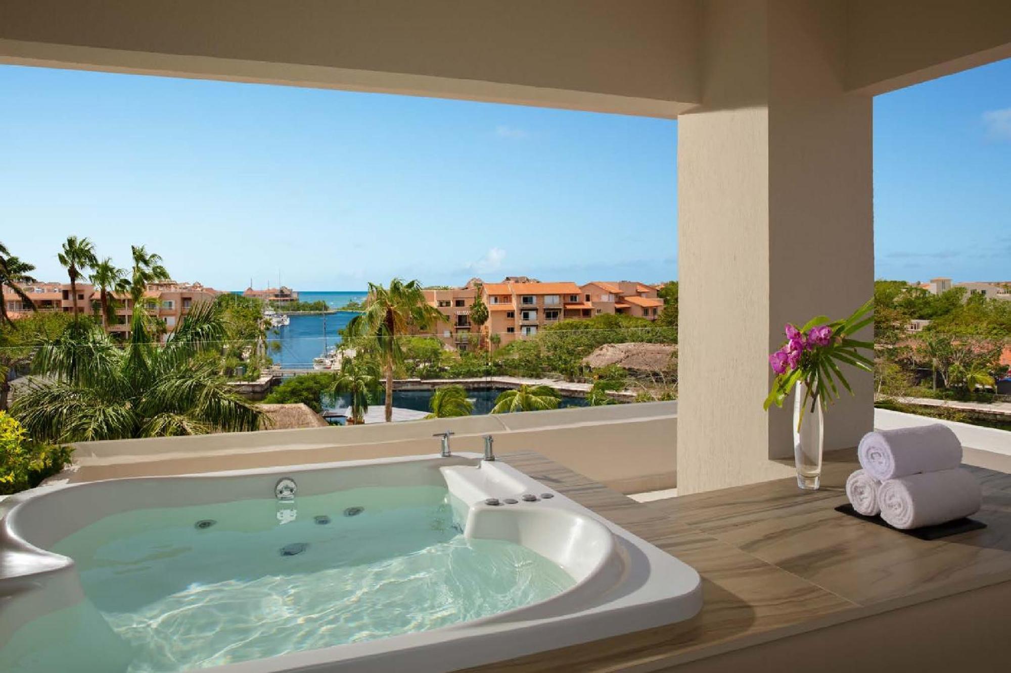 Preferred Club Premium Suite Marina View King Hot Tub HNKSV,1273579126:JPEG