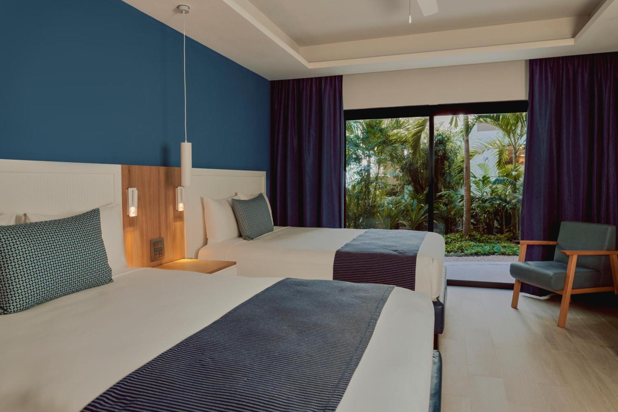 Premium Deluxe Single Room,1743660822:JPEG
